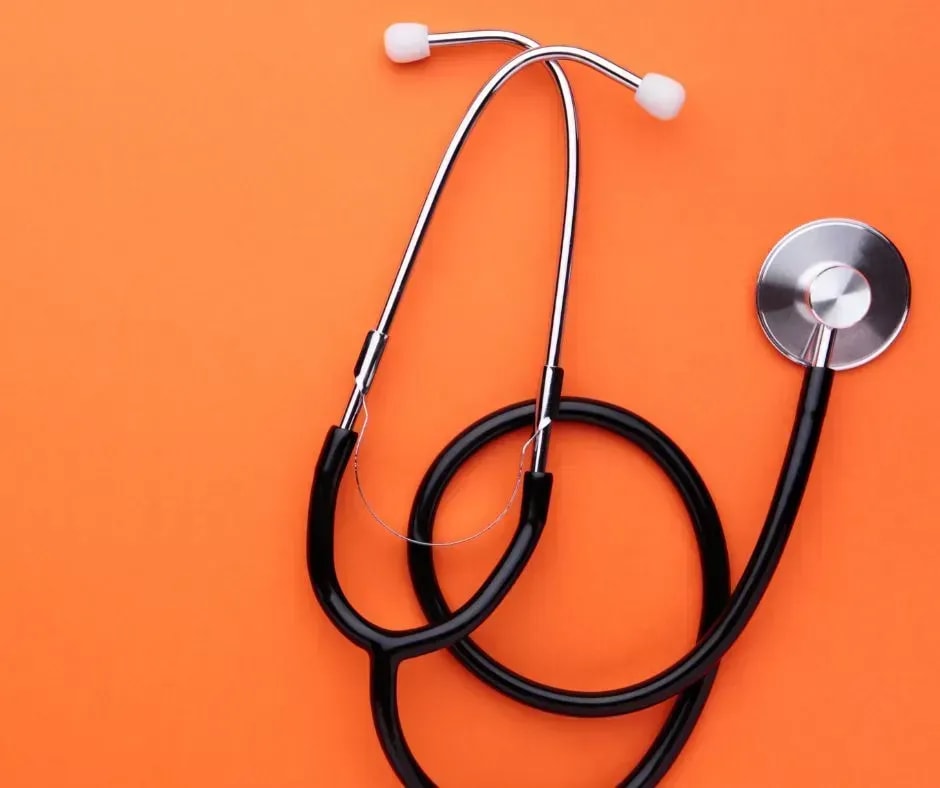 Stéthoscope pour évaluer l’état de santé d’un emprunteur dans le cadre d’une assurance crédit immobilier